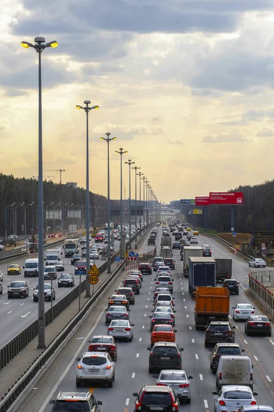 Περιοχή Μόσχας Ρωσία Απρίλιος 2019 Αυτοκίνητα Αυτοκινητόδρομο — Φωτογραφία Αρχείου