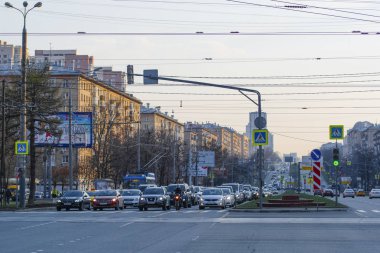 Moskova, Rusya - 21 Nisan 2019: Moskova'da Lenin prpspect trafik 