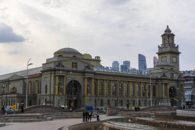 Moskova, Rusya - 21 Nisan 2019: Moskova'daki Kievsky tren istasyonu görüntüsü