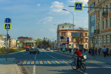 Moskova, Rusya - 27 Nisan 2019: Moskova'daki Sretensky Bulvarı'ndaki Yayalar Kavşağı görüntüsü