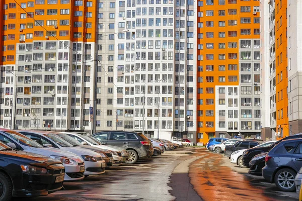 Moskou Rusland April 2019 Auto Geparkeerd Werf Van Een Woonhuis — Stockfoto
