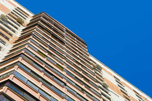 Muur Van Een Huis Met Meerdere Artikelen — Stockfoto