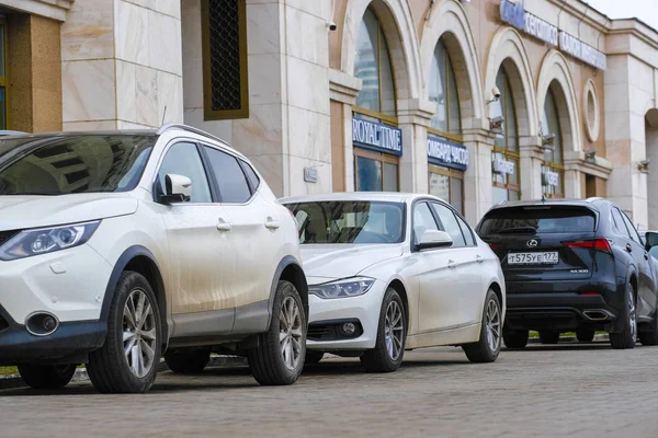 Moskva Rusko Duben 2019 Auta Zaparkovaná Dvoře Obytný Dům Moskvě — Stock fotografie