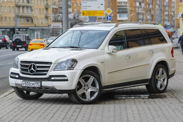 Moskau Russland April 2019 Bild Eines Geparkten Mercedes Auf Der — Stockfoto