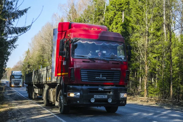 Московская Область Протвино Россия Апреля 2019 Года Грузовик Загородной Дороге — стоковое фото