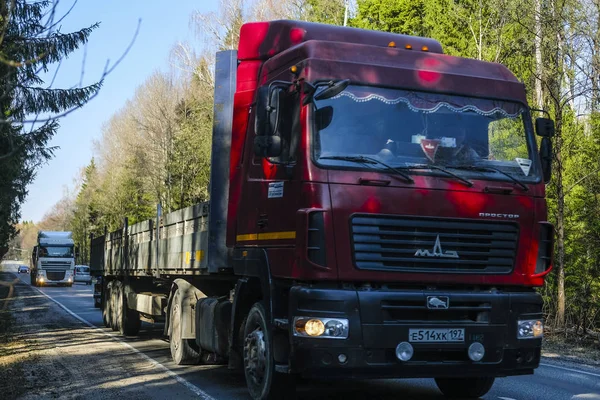 Região Moscou Protvino Rússia Abril 2019 Caminhão Uma Estrada Rural — Fotografia de Stock