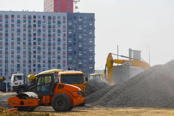 Москва Россия Апреля 2019 Года Строительная Техника Строительной Площадке Жилых — стоковое фото