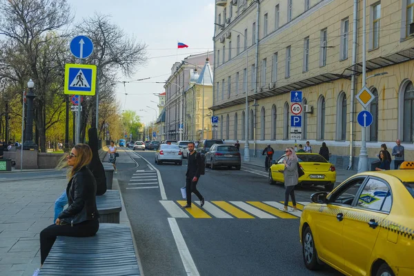 Moskva Rusko Duben 2019 Obrázek Žlutého Taxi Moskevské Ulici Moskvě — Stock fotografie
