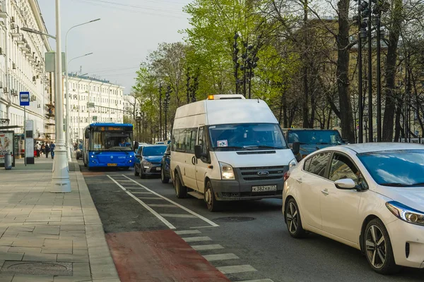 莫斯科 俄罗斯 2019年4月27日 莫斯科街头普通巴士的图片 — 图库照片