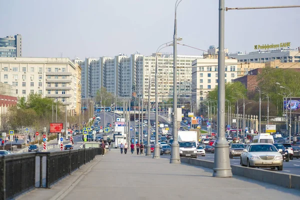Moskova, Rusya - 27 Nisan 2019: Moskova'nın Merkezinde Kaldırım görüntüsü
