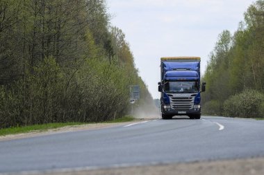 Moskova Bölgesi, Rusya -1 Mayıs 2019: Moskova Bölgesi'nde Bir Otoyolda Kamyon, Rusya