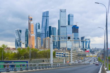 Moskova, Rusya - 2 Mayıs 2019: Moskova şehrinin gökdelenleri görüntüsüyle şehir manzarası 