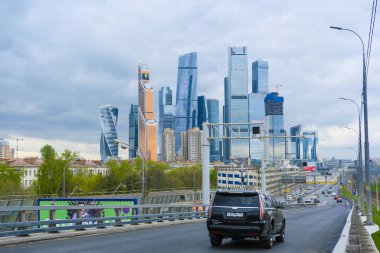 Moskova, Rusya - 2 Mayıs 2019: Moskova şehrinin gökdelenleri görüntüsüyle şehir manzarası 