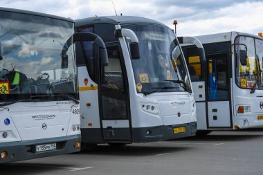 Moskova, Rusya - 4 Mayıs 2019: Moskova'da otobüs park görüntüsü 