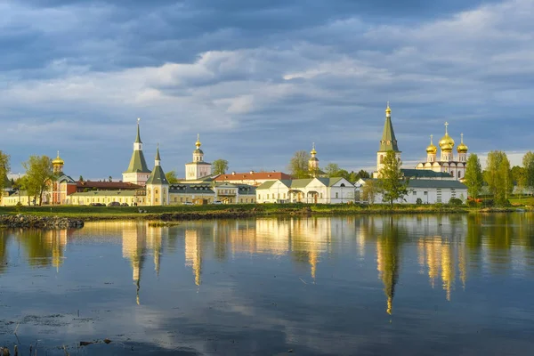 Valday Venäjä Toukokuu 2019 Kuva Iverskin Luostarista Valdaissa Venäjällä — kuvapankkivalokuva
