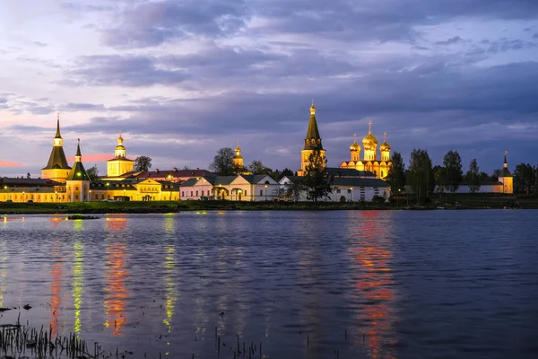 Gün Batımında Rusya Nın Valdai Deki Iversky Manastırı Panoraması — Stok fotoğraf