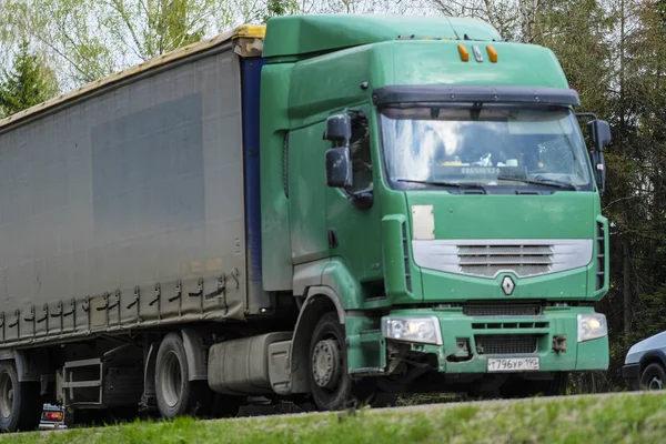 Região Moscou Rússia Maio 2019 Caminhão Uma Rodovia Região Moscou — Fotografia de Stock