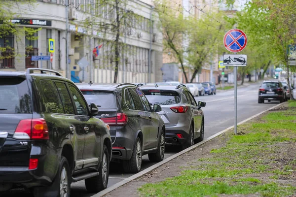 Москва Россия Мая 2019 Года Автомобили Парковке Москве — стоковое фото