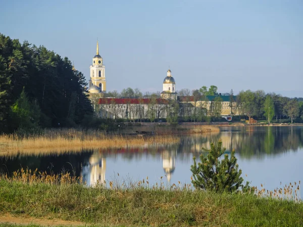 Svetlitsa Rusko Květen 2019 Klášter Nilosaharské Stolobenskyi Svetlitse Rusko Jezeře — Stock fotografie