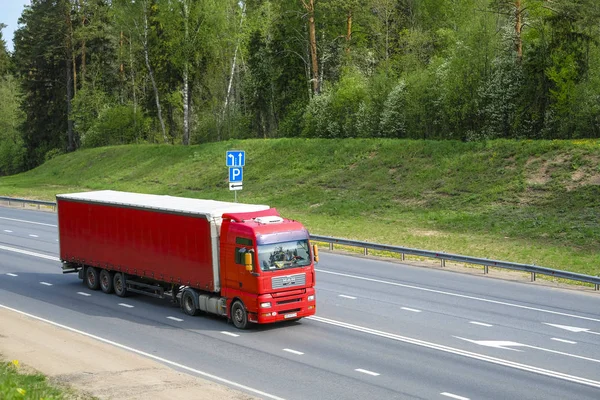 Tver Region Rusland Mei 2019 Vrachtwagen Een Snelweg Tver Region — Stockfoto