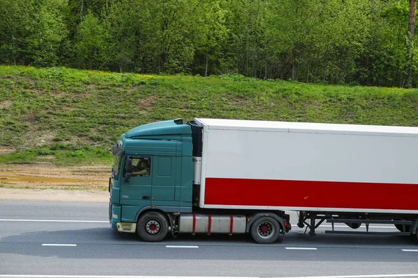 Região Tver Rússia Maio 2019 Caminhão Uma Rodovia Região Tver — Fotografia de Stock