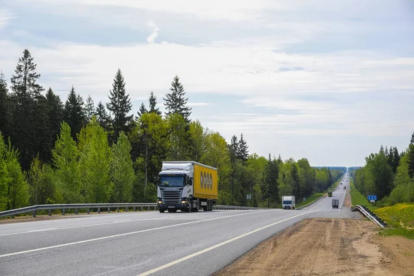 Тверская Область Россия Мая 2019 Года Грузовик Трассе Тверской Области — стоковое фото