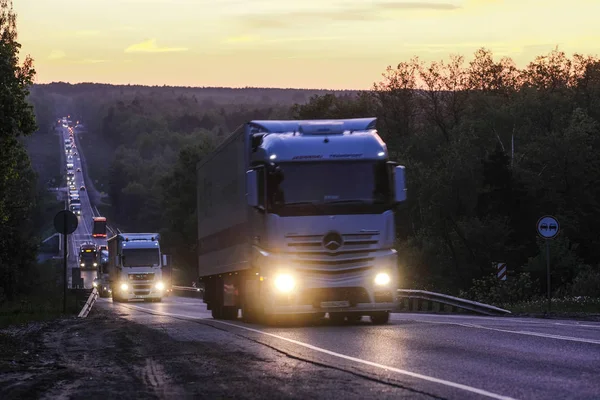 Región Moscú Rusia Mayo 2019 Tráfico Nocturno Una Carretera Región —  Fotos de Stock