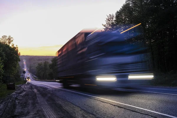 Moscou Rússia Maio 2019 Tráfego Noturno Uma Rodovia Região Moscou — Fotografia de Stock