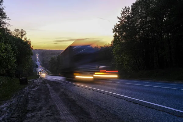 Región Moscú Rusia Mayo 2019 Tráfico Nocturno Una Carretera Región — Foto de Stock