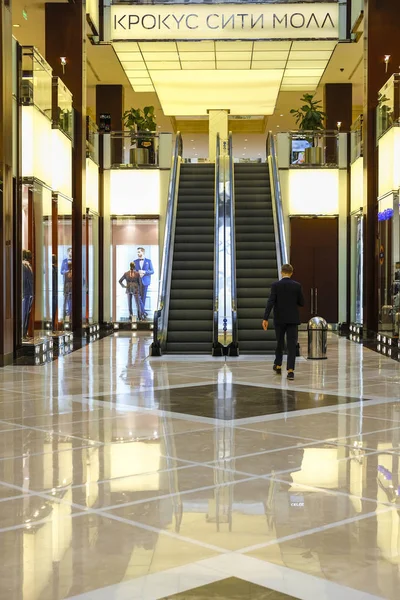 Moscou Russie Mai 2019 Image Escalier Roulant Intérieur Centre Commercial — Photo