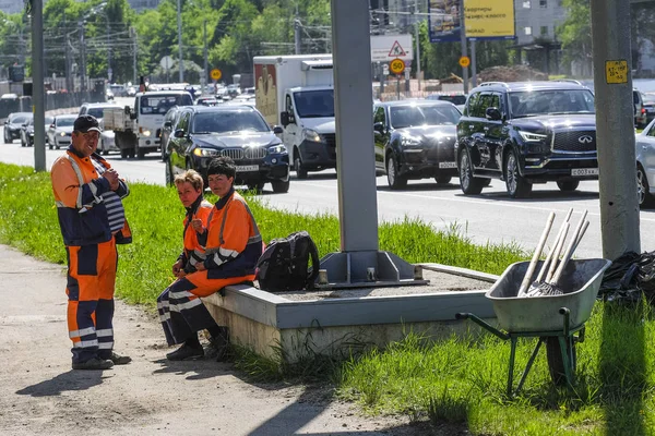 Moscú Rusia Mayo 2019 Imagen Los Trabajadores Municipales Descansan Moscú —  Fotos de Stock