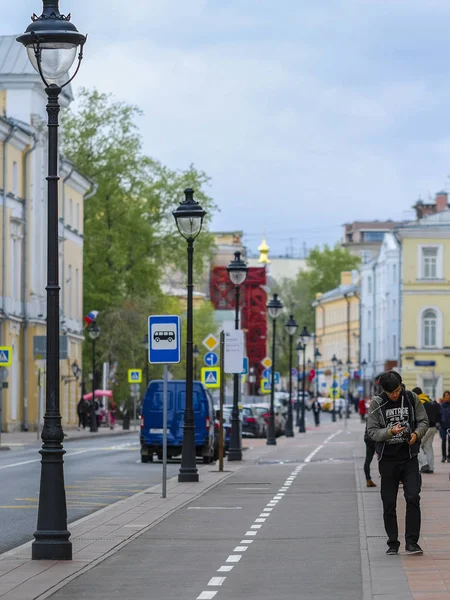 Moskva Ryssland Maj 2019 Fotgängare Moskvas Gata — Stockfoto