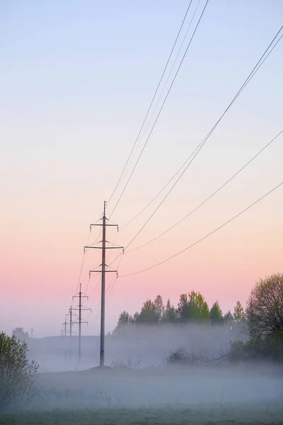 Tragwerk Der Hochspannungsleitung Bei Sonnenaufgang Nebel — Stockfoto