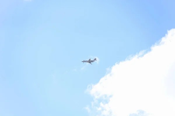 Wizerunek Samolotu Pasażerskiego Niebie — Zdjęcie stockowe