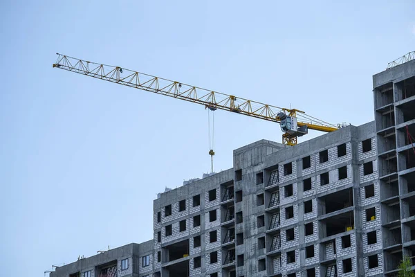 Imagem Guindaste Torre Canteiro Obras Uma Casa Residencial — Fotografia de Stock