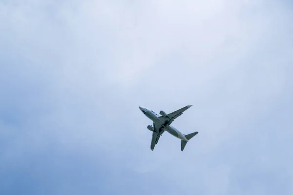 Moskwa Rosja Maj 2019 Obraz Samolotu Pasażerskiego Niebie — Zdjęcie stockowe
