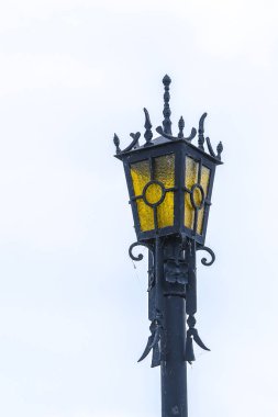 Bir sokak ışığının görüntüsü