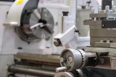 metal işleme makinesinin bir kısmının kapatılması