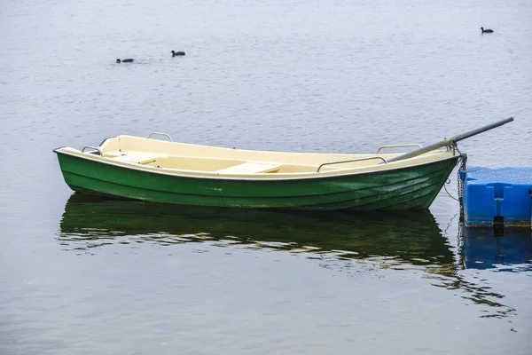 Зображення Човна Озері — стокове фото