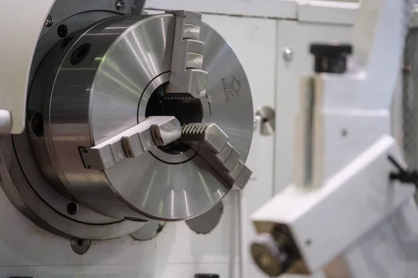 Metal Işleme Makinesinin Bir Kısmının Kapatılması — Stok fotoğraf