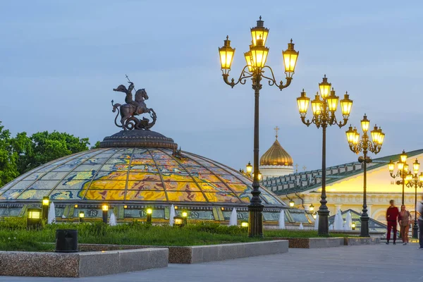 マネズナヤ広場 モスクワ ロシア 2019年5月20日 日没時にモスクワのマネズナヤ広場 — ストック写真