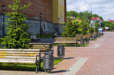 Smolensk, Rusya - 26 Mayıs 2019: Smolensk şehrinde Dinyeper Nehri'nin dolgu görüntüsü ile manzara, Rusya