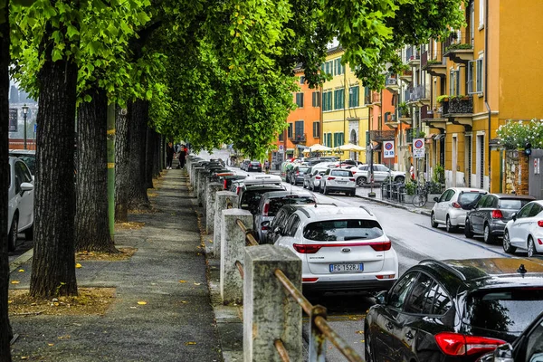 Verona Italien Juli 2019 Auf Der Straße Geparkte Autos Verona — Stockfoto