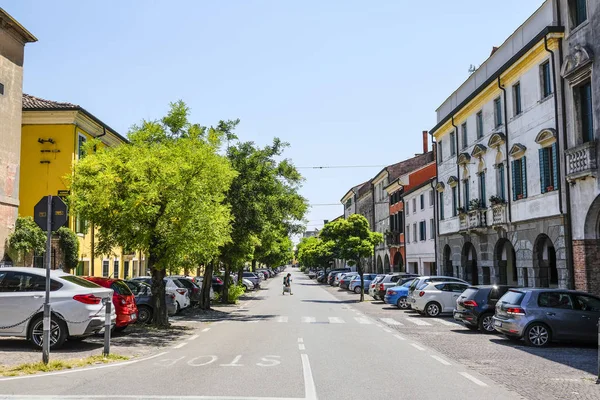 Rovigo Italien Juli 2019 Auf Der Straße Geparkte Autos Rovigo — Stockfoto
