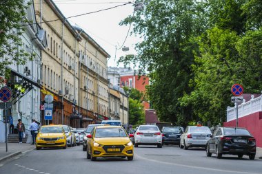 Moskova, Rusya - 3 Haziran 2019: Moskova'nın merkezinde taksi