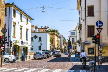 Padova, İtalya - 4 Haziran 2019: Padova, İtalya'nın merkezinde trafik