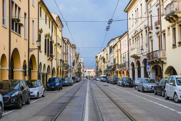 Rovigo Italien Juli 2019 Auf Der Straße Geparkte Autos Rovigo — Stockfoto