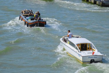 Venedik, İtalya - 07 Temmuz 2019: Venedik, İtalya'da kanal görüntüsü ile cityscape