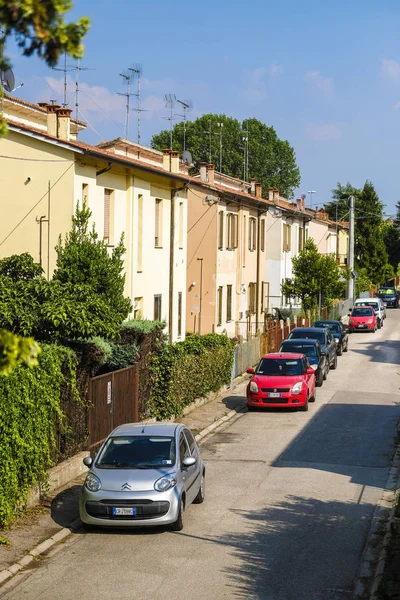 Autos Die Auf Der Straße Italien Geparkt Sind — Stockfoto