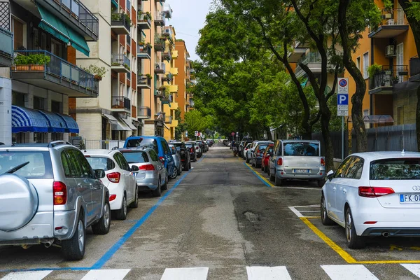 Verona Italy July 2019 Cars Parked Street Verona Italy — Stock Photo, Image